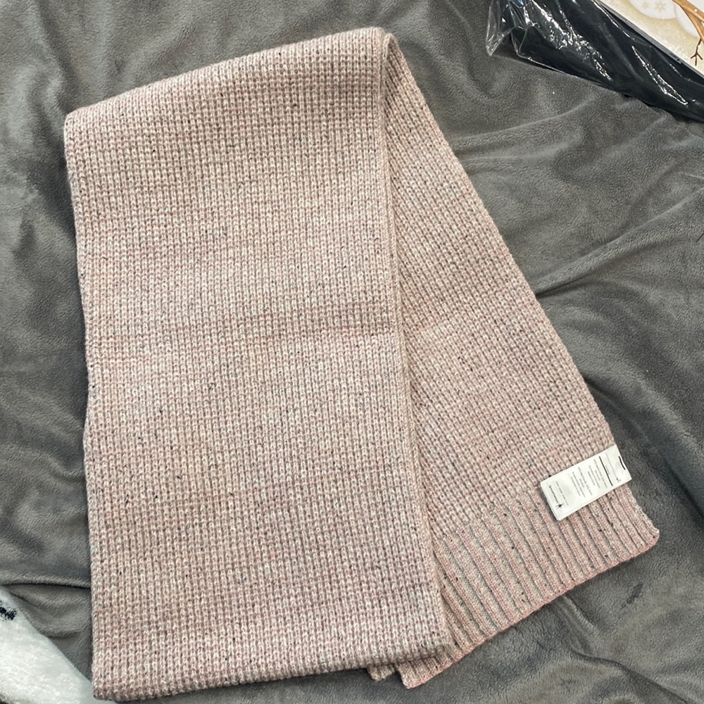 Women’s scarf